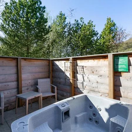 Hedgehog Lodge With Hot Tub Cupar Exterior photo