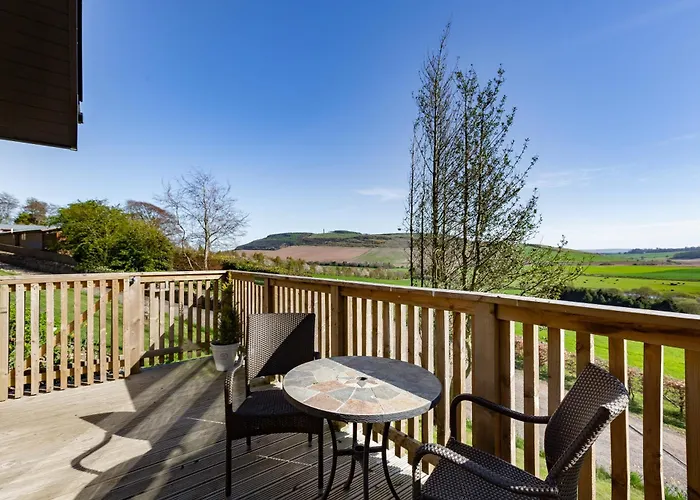 Hedgehog Lodge With Hot Tub