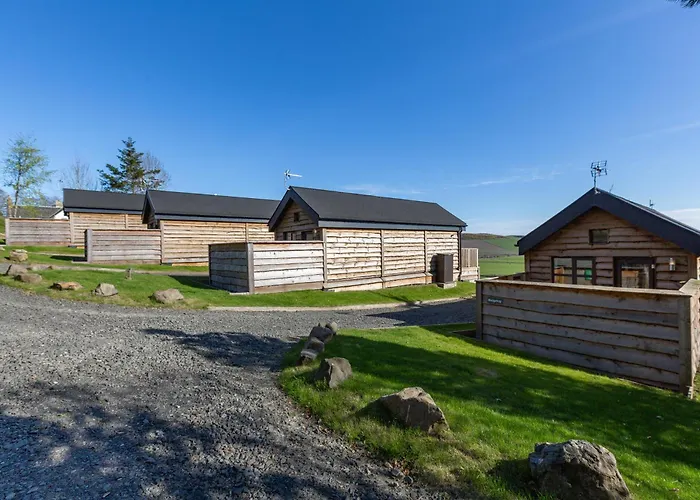 Hedgehog Lodge With Hot Tub